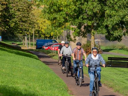 fietser-moezelufer-reil Fietser op de moezelufer van Reil