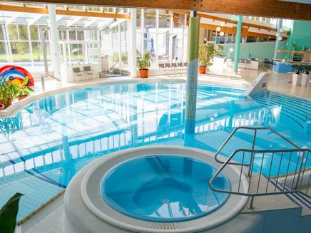 innenbereiche-kinderbecken-whirlpool-moseltherme-traben-trarbach Innenbereich Moseltherme mit Whirlpool