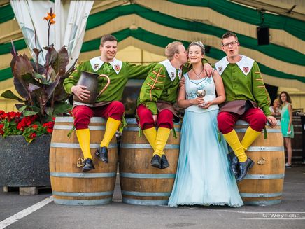 schroeterfest-weinkönigin-traben-trarbach Schröter mit der Stadtweinkönigin während dem Schröterfest Traben-Trarbach