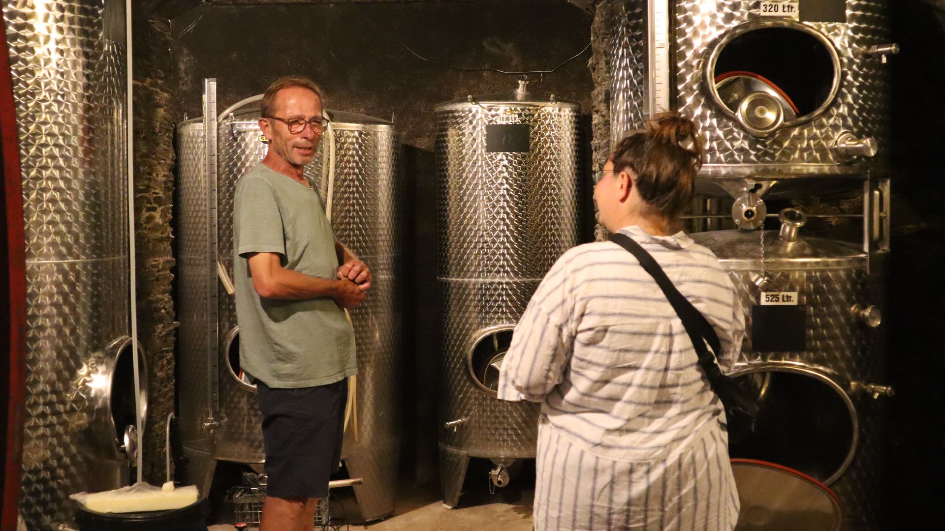 Wijnkelder Wijnboer Harald Steffens in zijn kelder